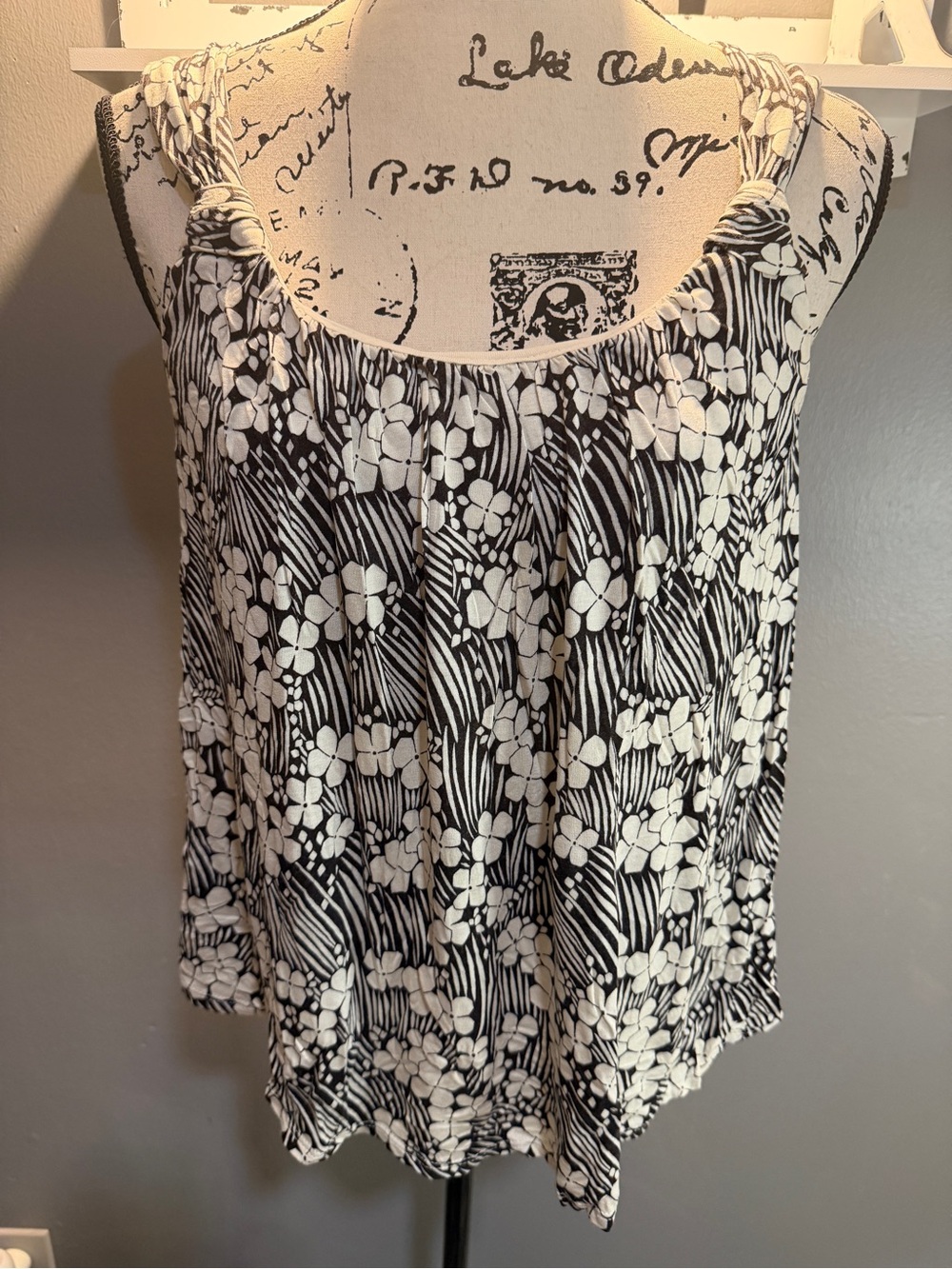 VANESSA VIRGINIA ANTHROPOLOGY BLACK/WHITE FLORAL TANK TOP SZ S